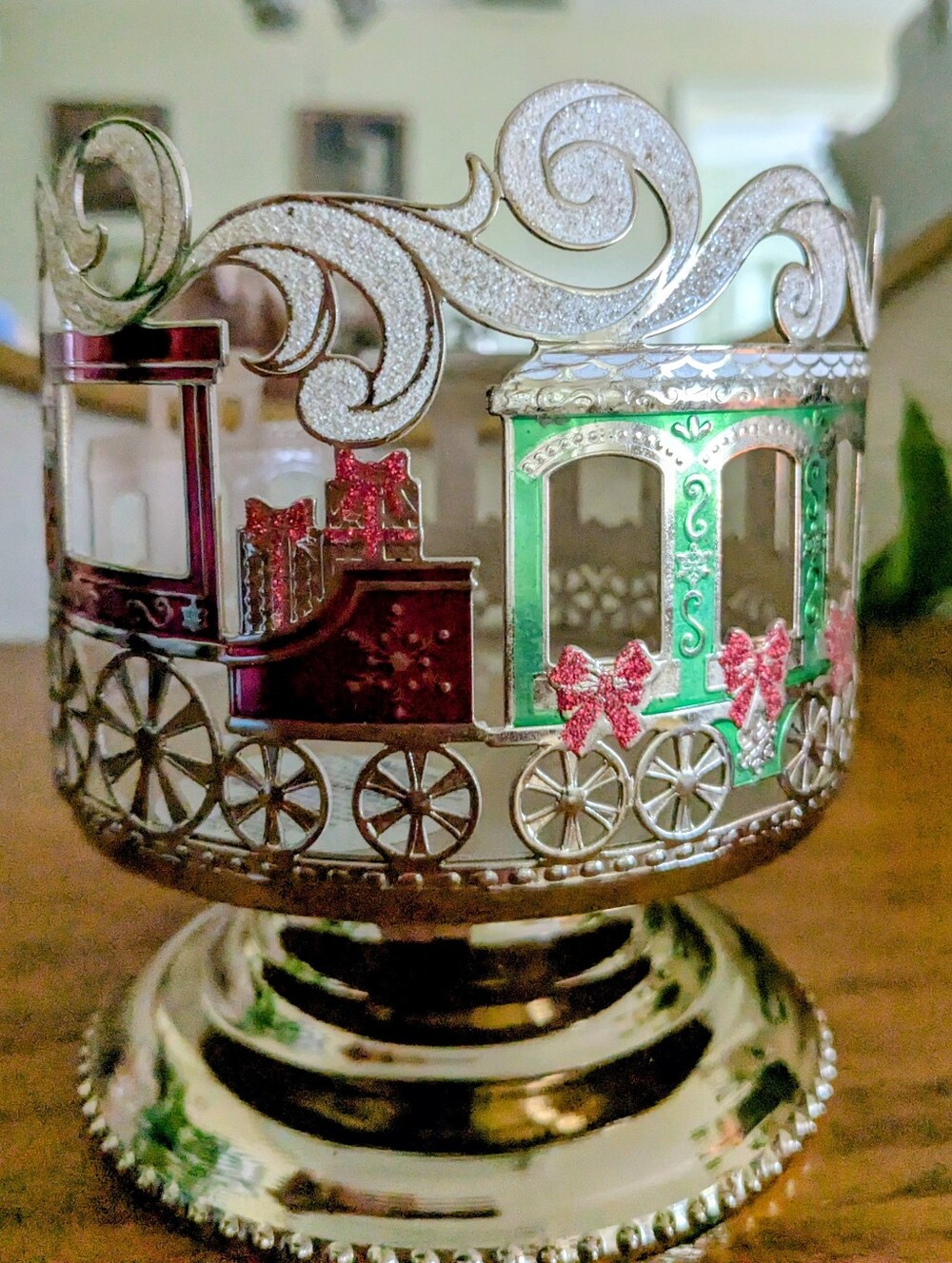 Bath & Body Works HOLIDAY TRAIN 3-Wick Pedestal Candle Holder 2023 Red, Green To